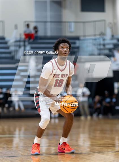 Thumbnail 3 in Long County vs. Warner Robins (HOCO Bear Brawl) photogallery.