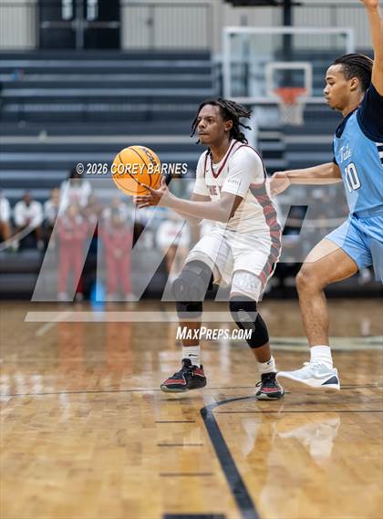 Thumbnail 1 in Long County vs. Warner Robins (HOCO Bear Brawl) photogallery.