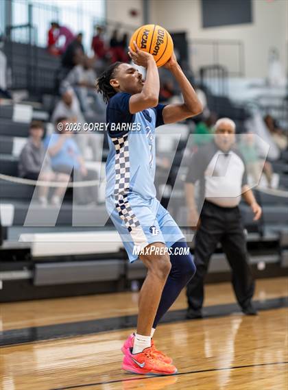 Thumbnail 3 in Long County vs. Warner Robins (HOCO Bear Brawl) photogallery.