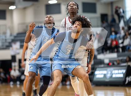 Thumbnail 1 in Long County vs. Warner Robins (HOCO Bear Brawl) photogallery.