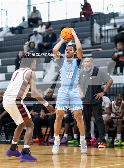 Thumbnail 2 in Long County vs. Warner Robins (HOCO Bear Brawl) photogallery.