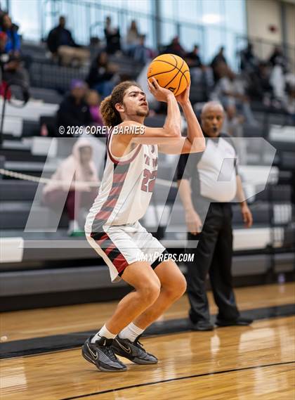Thumbnail 3 in Long County vs. Warner Robins (HOCO Bear Brawl) photogallery.
