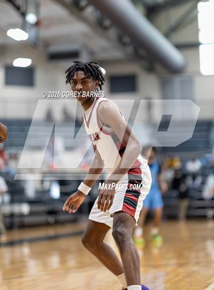 Thumbnail 1 in Long County vs. Warner Robins (HOCO Bear Brawl) photogallery.