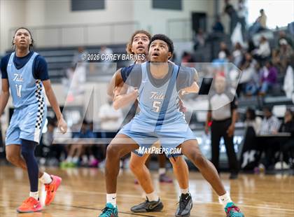 Thumbnail 3 in Long County vs. Warner Robins (HOCO Bear Brawl) photogallery.