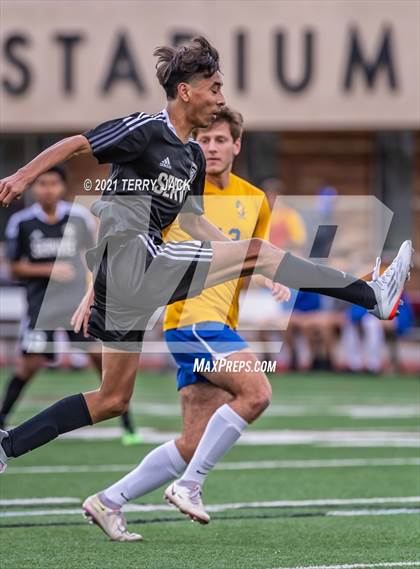 Thumbnail 1 in Servite vs. St. Paul's photogallery.