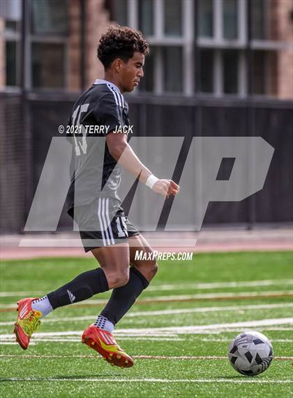 Thumbnail 2 in Servite vs. St. Paul's photogallery.