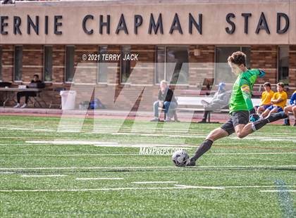 Thumbnail 2 in Servite vs. St. Paul's photogallery.