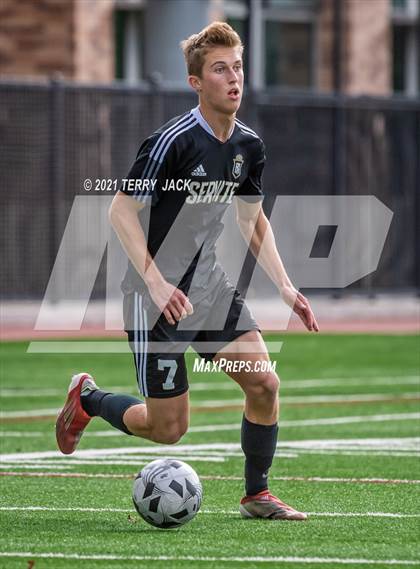 Thumbnail 2 in Servite vs. St. Paul's photogallery.