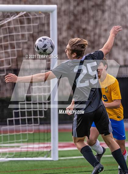 Thumbnail 2 in Servite vs. St. Paul's photogallery.