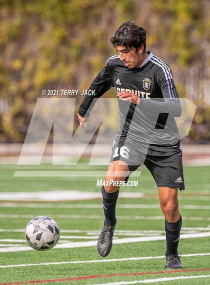Thumbnail 3 in Servite vs. St. Paul's photogallery.