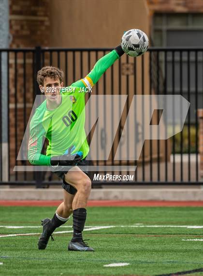 Thumbnail 3 in Servite vs. St. Paul's photogallery.