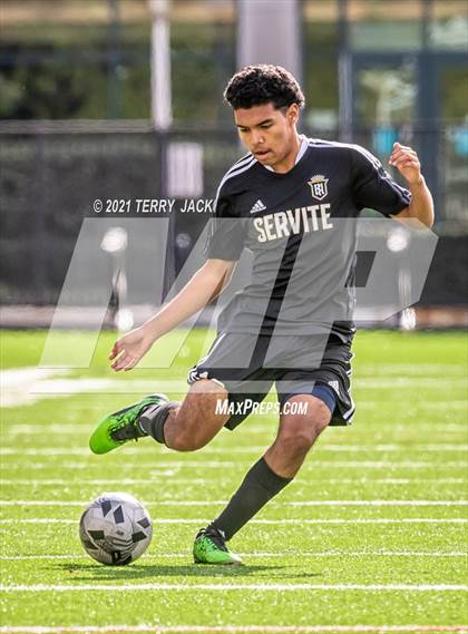 Thumbnail 3 in Servite vs. St. Paul's photogallery.