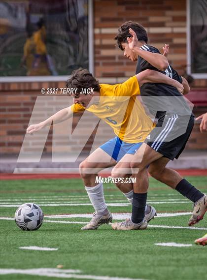 Thumbnail 3 in Servite vs. St. Paul's photogallery.