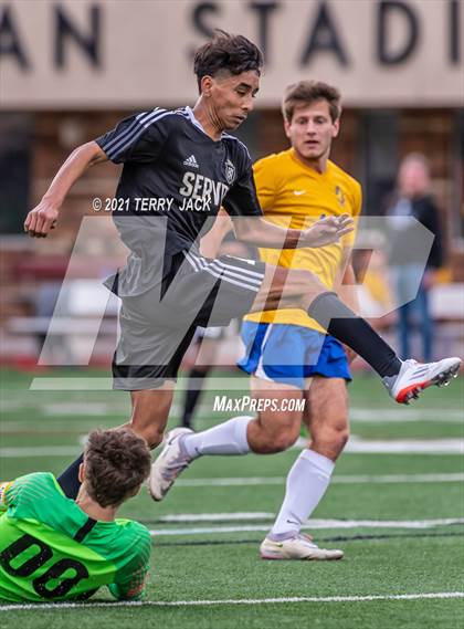 Thumbnail 3 in Servite vs. St. Paul's photogallery.