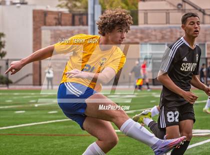 Thumbnail 2 in Servite vs. St. Paul's photogallery.