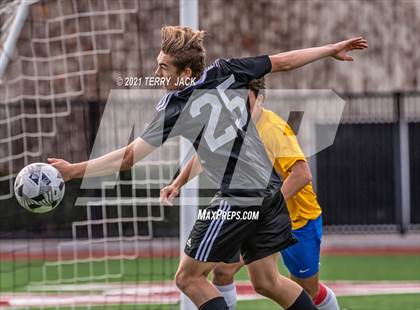 Thumbnail 3 in Servite vs. St. Paul's photogallery.