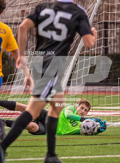Thumbnail 2 in Servite vs. St. Paul's photogallery.