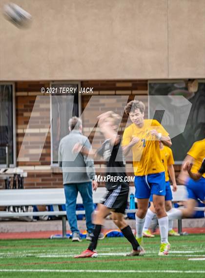 Thumbnail 2 in Servite vs. St. Paul's photogallery.