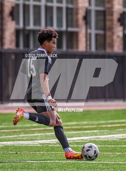 Thumbnail 3 in Servite vs. St. Paul's photogallery.