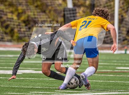 Thumbnail 3 in Servite vs. St. Paul's photogallery.