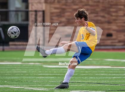 Thumbnail 2 in Servite vs. St. Paul's photogallery.