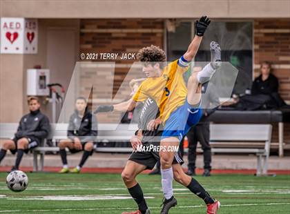 Thumbnail 2 in Servite vs. St. Paul's photogallery.