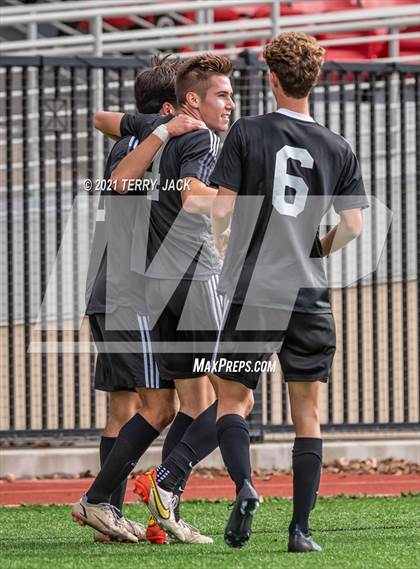 Thumbnail 3 in Servite vs. St. Paul's photogallery.