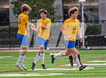 Thumbnail 3 in Servite vs. St. Paul's photogallery.