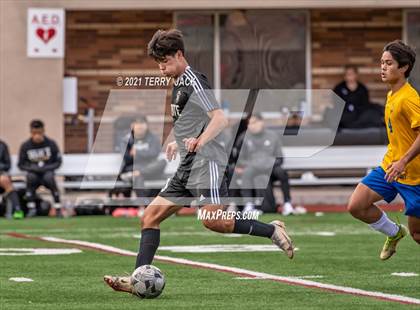 Thumbnail 3 in Servite vs. St. Paul's photogallery.