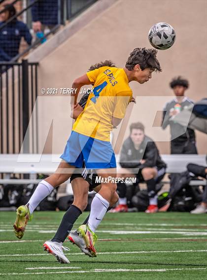 Thumbnail 3 in Servite vs. St. Paul's photogallery.