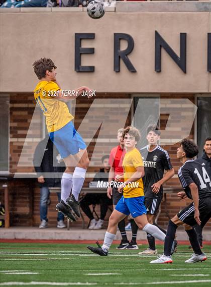 Thumbnail 1 in Servite vs. St. Paul's photogallery.