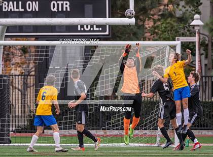 Thumbnail 3 in Servite vs. St. Paul's photogallery.