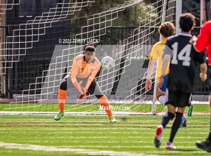 Thumbnail 2 in Servite vs. St. Paul's photogallery.