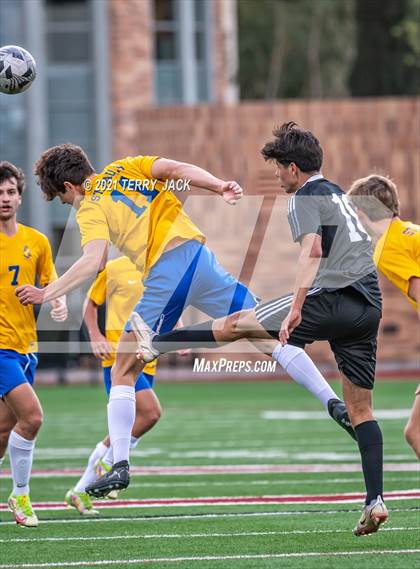 Thumbnail 3 in Servite vs. St. Paul's photogallery.
