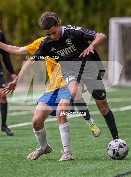 Thumbnail 3 in Servite vs. St. Paul's photogallery.