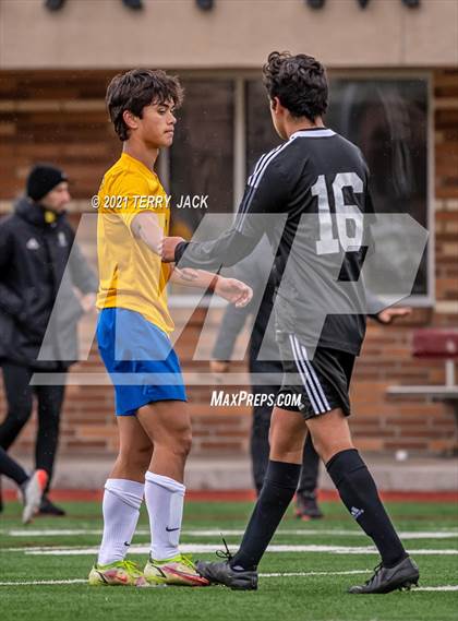 Thumbnail 2 in Servite vs. St. Paul's photogallery.