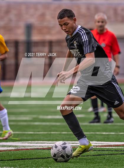 Thumbnail 3 in Servite vs. St. Paul's photogallery.