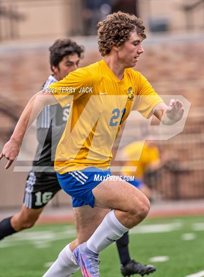 Thumbnail 3 in Servite vs. St. Paul's photogallery.