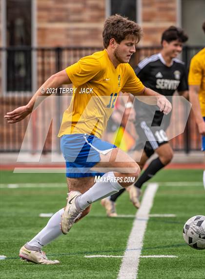 Thumbnail 2 in Servite vs. St. Paul's photogallery.