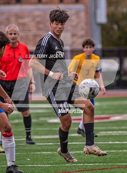 Thumbnail 2 in Servite vs. St. Paul's photogallery.