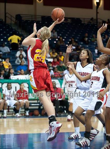Thumbnail 3 in Cathedral Catholic vs Mount Miguel (CIF SDS D3 Final) photogallery.