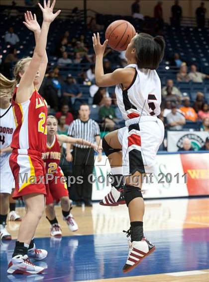 Thumbnail 2 in Cathedral Catholic vs Mount Miguel (CIF SDS D3 Final) photogallery.