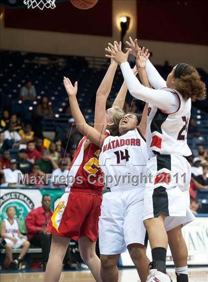 Thumbnail 2 in Cathedral Catholic vs Mount Miguel (CIF SDS D3 Final) photogallery.