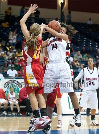 Thumbnail 3 in Cathedral Catholic vs Mount Miguel (CIF SDS D3 Final) photogallery.