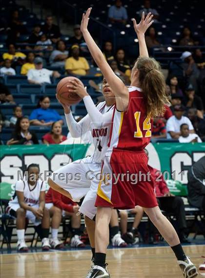 Thumbnail 3 in Cathedral Catholic vs Mount Miguel (CIF SDS D3 Final) photogallery.