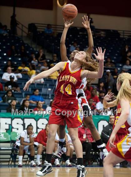 Thumbnail 2 in Cathedral Catholic vs Mount Miguel (CIF SDS D3 Final) photogallery.