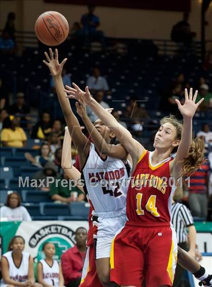 Thumbnail 2 in Cathedral Catholic vs Mount Miguel (CIF SDS D3 Final) photogallery.