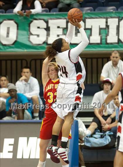 Thumbnail 1 in Cathedral Catholic vs Mount Miguel (CIF SDS D3 Final) photogallery.