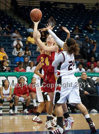 Thumbnail 2 in Cathedral Catholic vs Mount Miguel (CIF SDS D3 Final) photogallery.