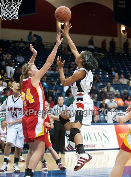 Thumbnail 3 in Cathedral Catholic vs Mount Miguel (CIF SDS D3 Final) photogallery.